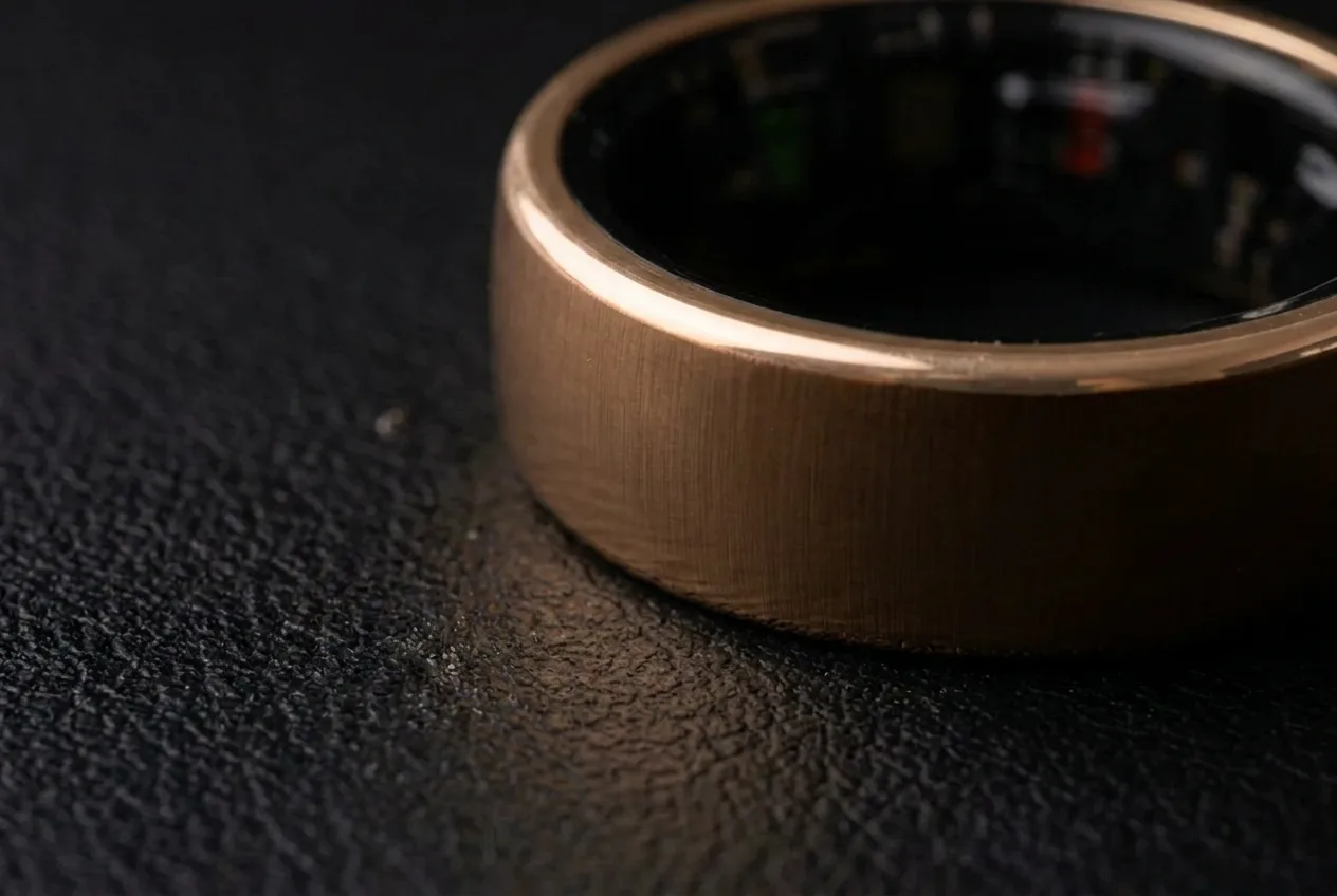 ChiroRing bronze gold, brushed finish up close